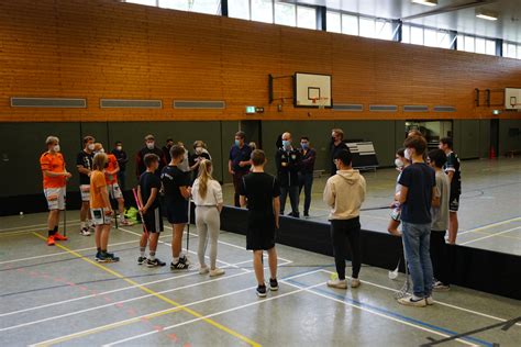 Floorball Im Schulsport Schulpartnerschaften Djk Holzb Ttgen