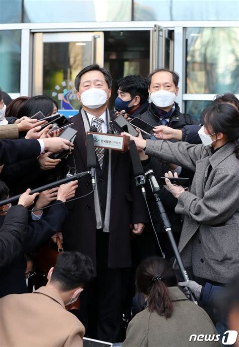 취재진 질문 답하는 윤석열 검찰총장 측 변호인 네이트 뉴스