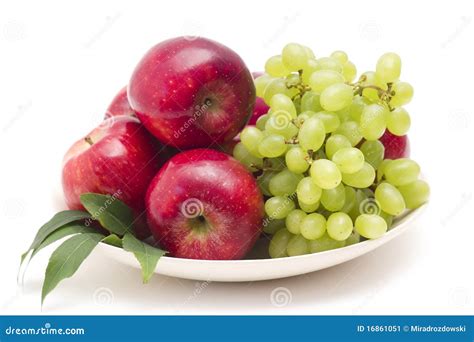 Manzanas Rojas Y Uvas Verdes Imagen De Archivo Imagen De Sano Verde