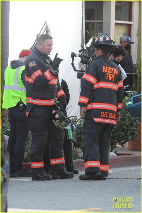 Photo Rob Lowe Film 9 1 1 Lone Star Scenes As Firefighter 37 Photo