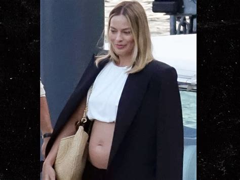 Margot Robbie Mostra Barriga De Gr Vida Em Meio Primeira Gravidez