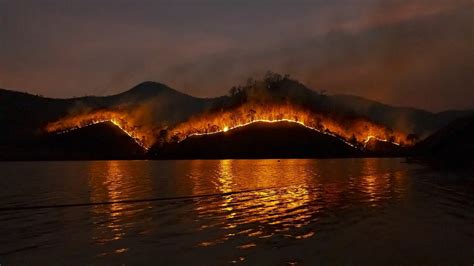 Decretan Alerta Roja En Comunas Chilenas Por Incendios Forestales