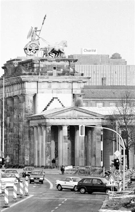 DDR Bildarchiv Berlin Mitte Blick über Ebertstraße auf das