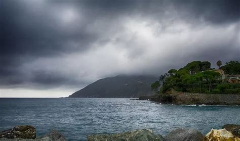 Meteo In Liguria Giornata Di Nuvole E Pioggia Primocanale It Le