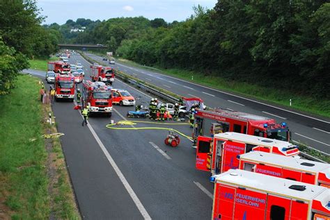 A Bei Iserlohn Vier Verletzte Bei Kollision Autobahn Stundenlang