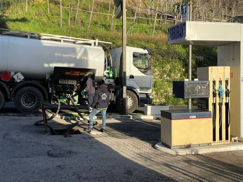 Il Vescovado La Benzina Sfonda I Euro Al Litro Codacons Governo