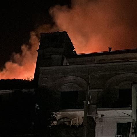 Positano Notizie Praiano Incendio Nella Parte Alta Sul Posto I