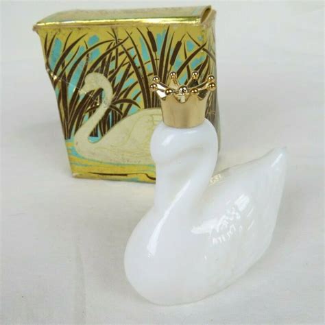 Avon Vintage Swan Perfume Bottle Milk Glass Collectible 1970s With Box