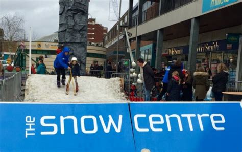 The Snow Centre brings 15 tonnes of fresh snow to Hemel’s Christmas Lights' turn-on!