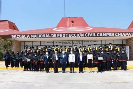 Oye Chiapas Gobernador asiste a ceremonia de graduación de la Escuela