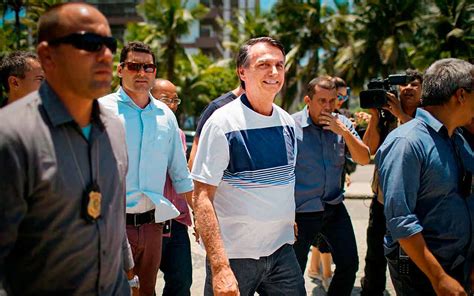 Segurança de Bolsonaro testa positivo para coronavírus e é internado em