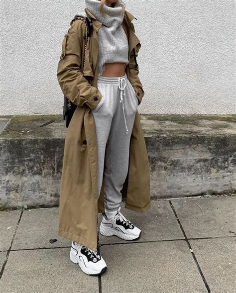 Outfits Que Puedes Lograr Con Unos Jogger Grises Es La Moda