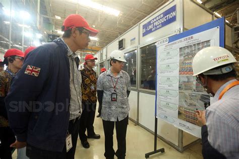 Foto Koran Sindo Kunjungi Pabrik Toyota Motor Manufacturing Indonesia