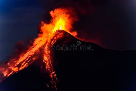 Vulcão Da Lama Que Entra Em Erupção a Lama Gobustan Azerbaijão Foto