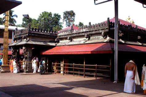 Kollur Mookambika Temple Travel Guide : History, Timings & Season