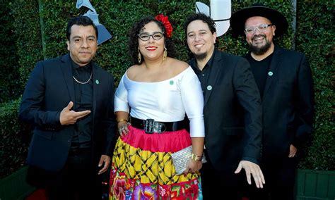 La Santa Cecilia Lanza Nuevo Sencillo Cuatro Copas Junto Al Cono Del