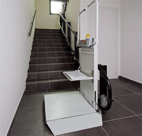 Montascale A Piattaforma Per Disabili Center Lift