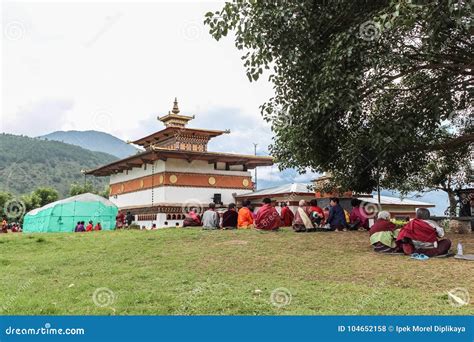 Punakha Bhutan September 11 2016 Bhutanese People Sitting On Grass