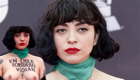 Claudio Concepcion Mon Laferte Desnuda Su Torso En Los Latin Grammy 2019