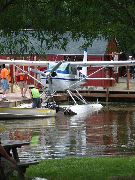 Avión Anfibio Restaurado Hermoso Del Flotador De Cessna 185 Skywagon