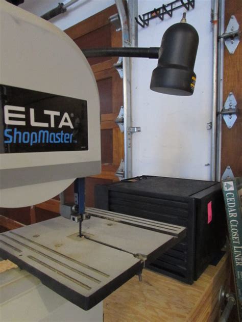 Lot Detail Delta Shopmaster Benchtop Band Saw