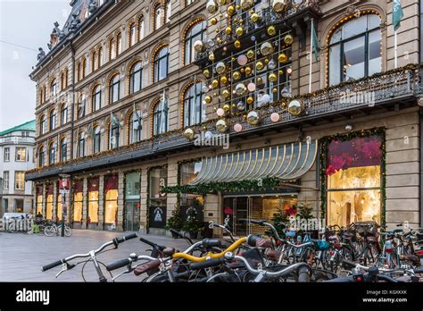 Weihnachten Dekorationen Und Fahrräder Bei Magasin Du Nord In