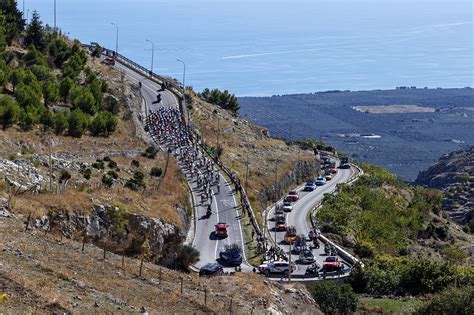 Giro D Italia Alex Dowsett Solos To Victory On Stage Cyclingnews