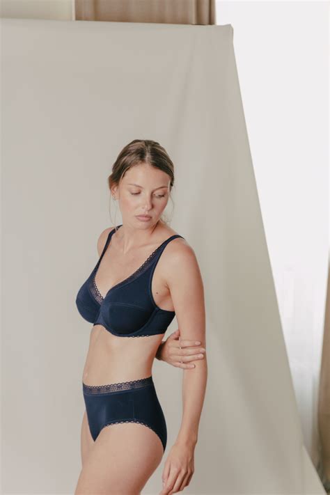 Soutien Gorge Avec Armatures Bleu Marine Issu De Fibres V G Tales La