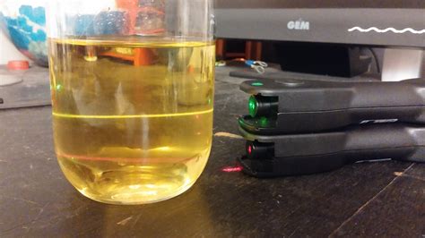 Olive Oil Fluorescence Swarthmore Physics Demonstrations