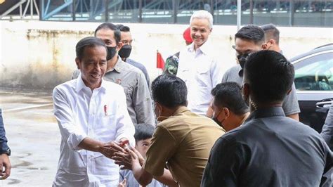 VIDEO Jokowi Dan Ganjar Tinjau Pasar Legi Solo Cek Harga Bahan Pokok