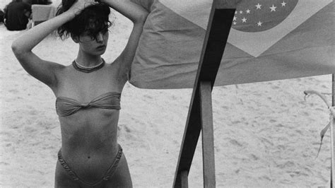 Deva Cassel sur une plage de Rio ses photos sensuelles en bikini brésilien