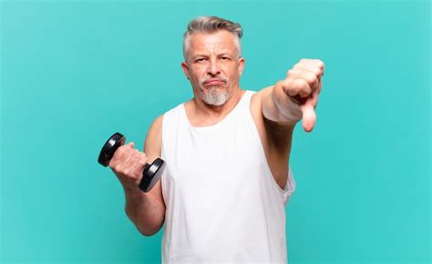 Hombre Atleta Senior Que Se Siente Enfadado Enojado Molesto