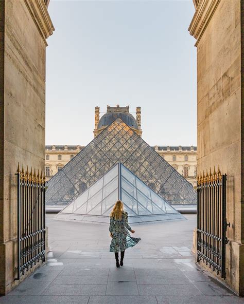 The stunning entrance of the Louvre Museum | Louvre, Chicago murals ...