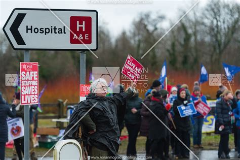 2019.12.18 Nursing Strike SWAH Enniskillen - Ronan McGrade Photography