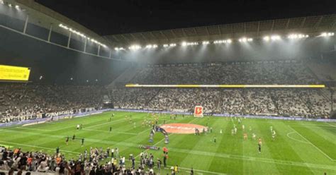 Corinthians Arrecada R Milh Es Em Horas Em Vaquinha Para Quitar Arena