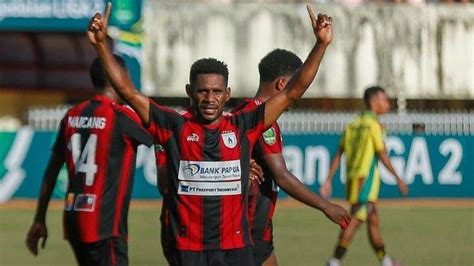 Skor Hasil Persipura Vs Persewar Gol Arody Uopdana Boaz Solossa