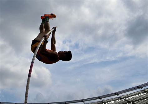 EJ Obiena Slides To No 4 In World Pole Vault Rankings