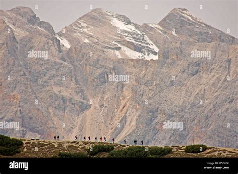 Wanderer In Den Sextener Dolomiten Rund Um Den Tre Cime Di Lavaredo