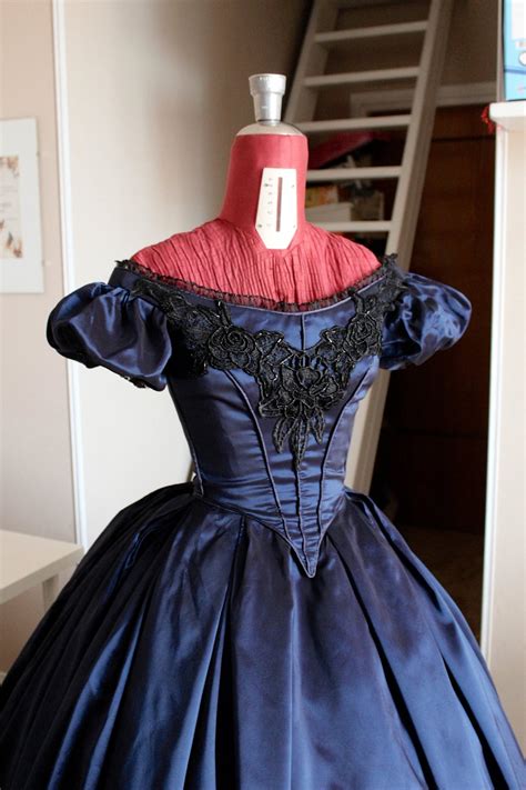 Victorian Ball Gown In Burgundy Taffeta Ubicaciondepersonas Cdmx Gob Mx