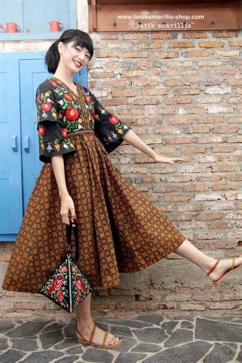 Chic Batik Outfits For Your Trend Fashion32 Model Pakaian Wanita