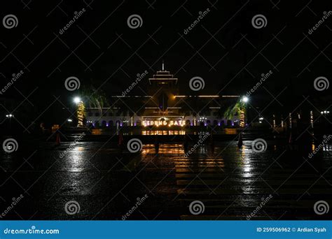 The Atmosphere of Gedung Sate Building at Night. Editorial Photography ...