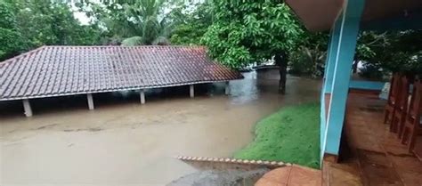 TEMPORAL Forte chuva deixa cidade de Rondônia lojas e casas