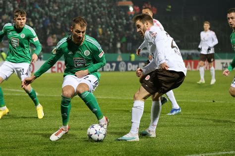 Fc Homburg Gegen St Pauli Fotos Vom Dfb Pokal Achtelfinale