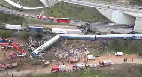 Colisi N De Trenes En Grecia Deja Al Menos Muertos Y Decenas De