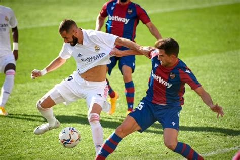 Le Real Madrid Leader De La Liga Le Barça Freiné Infomédiaire