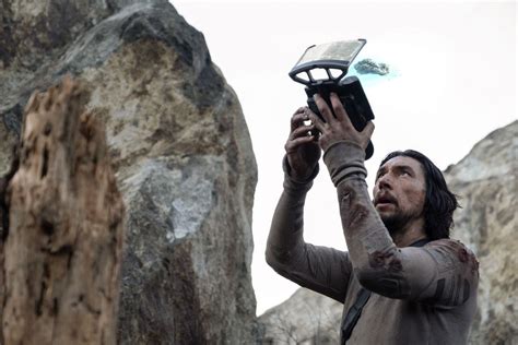 Cr Tica De Al Borde De La Extinci N Adam Driver Sobrevive Entre