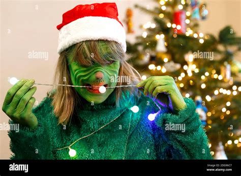 GEEK ART Bodypainting And Transformaking El Grinch Roba La Navidad