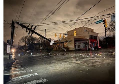 Tornado Colpisce Il Tennessee In Usa Almeno Morti E Case Distrutte