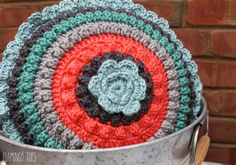 Retro Style Crochet Pillow Free Pattern