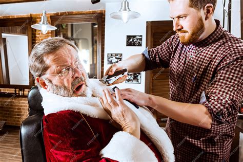 Free Photo Santa Claus Shaving His Personal Barber